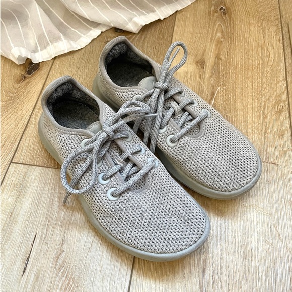 Allbirds Women's Tree Runners, Light Gray | vegan, sustainable - Picture 2 of 7